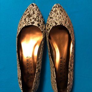 New York Size 9M Worn Once Low Heel Tapestry Shoes